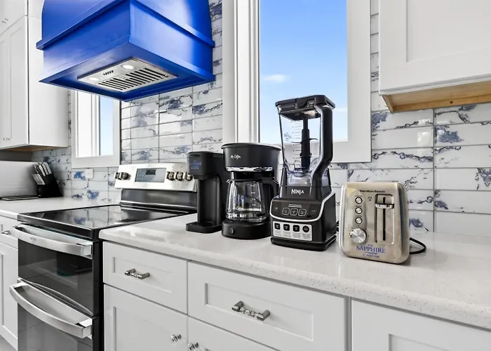 New! Sapphire Of Surfside Gulf Views Heated And Chilled Pool Sleeps 18 Holiday home Gulf Shores